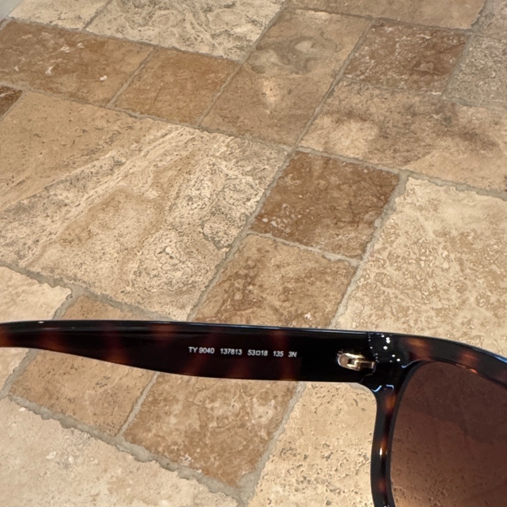 Tory Burch Orange Wallet and Sunglasses Set - Picture 3 of 9